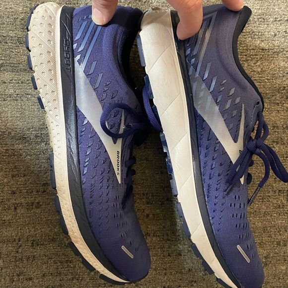 Mens Brooks Shoes  - Picture 7 of 9